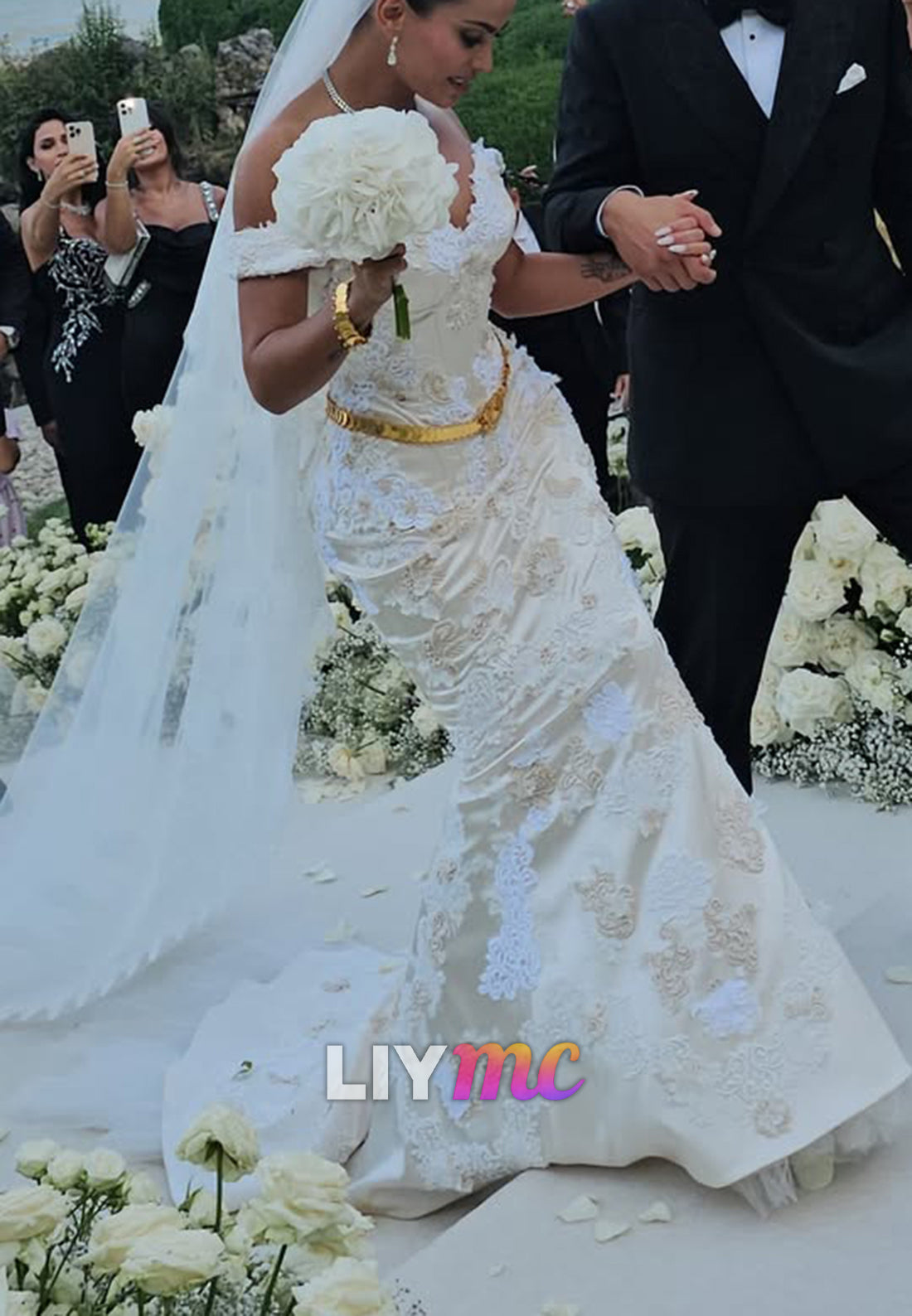 Off-Shoulder Lace Applique Mermaid Wedding Dress