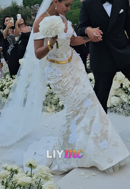 Off-Shoulder Lace Applique Mermaid Wedding Dress