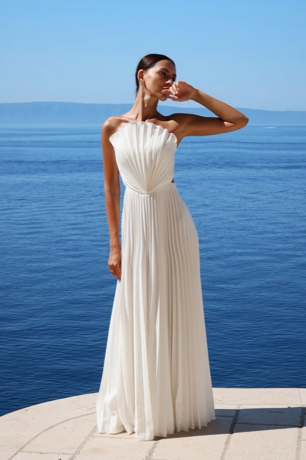 Simple White Chiffon Strapless Sleeveless Long Prom Dress With Pleated