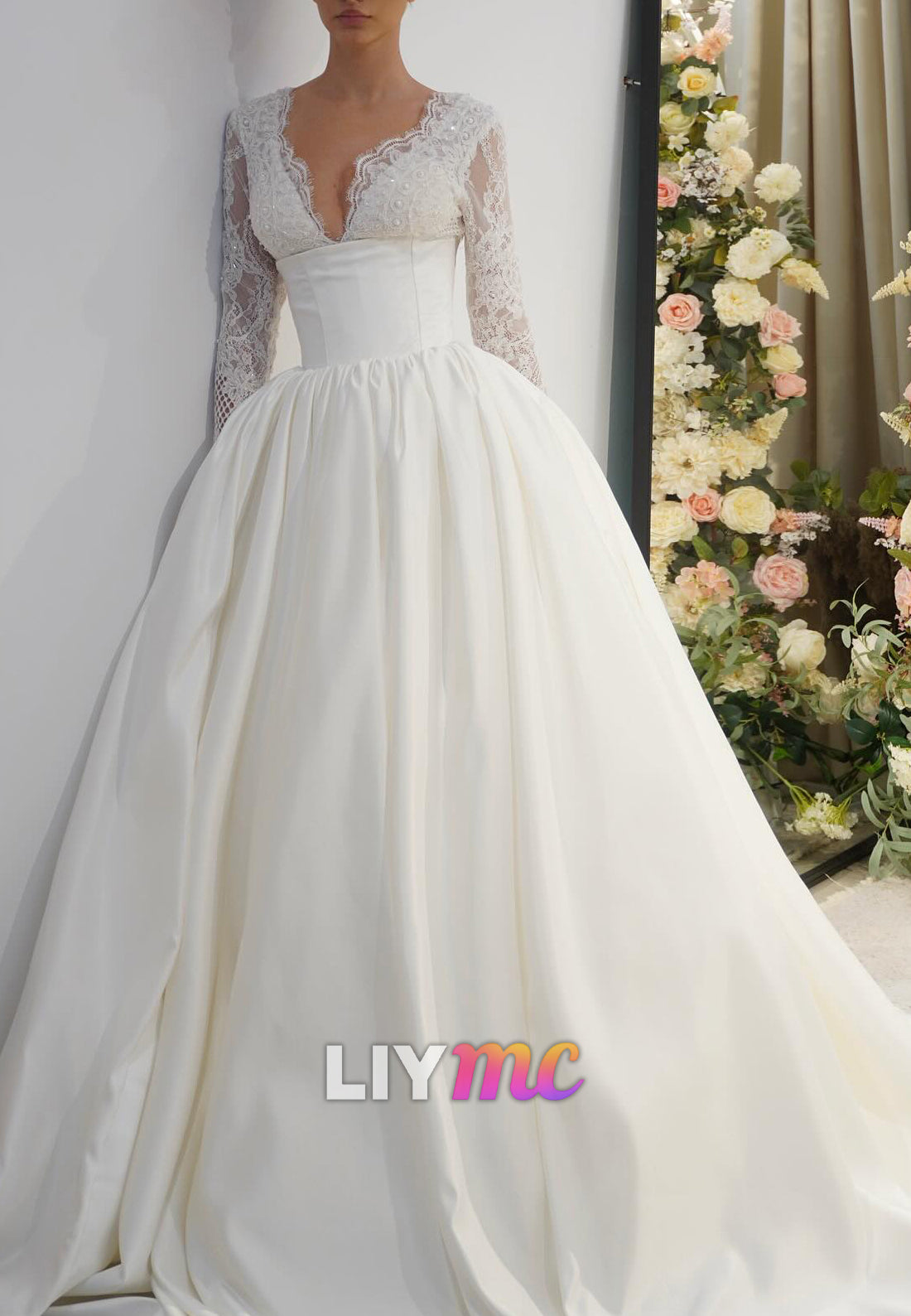 V-Neck Long Sleeves Lace Appliques A-Line Wedding Dress