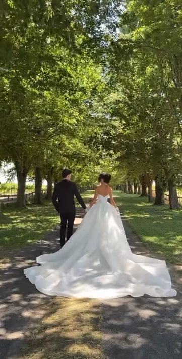 Elegant Applique Sweetheart Wedding Dress A-Line Strapless Bridal Gown