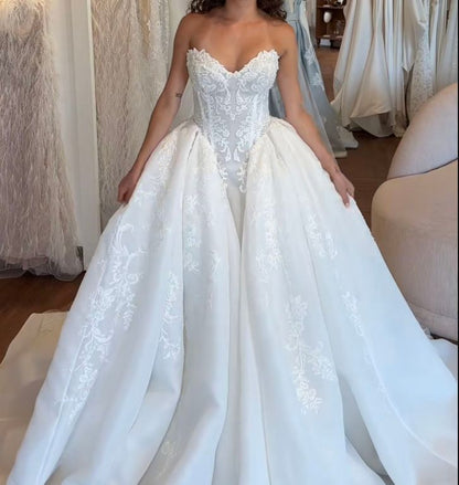 Elegant Applique Sweetheart Wedding Dress A-Line Strapless Bridal Gown
