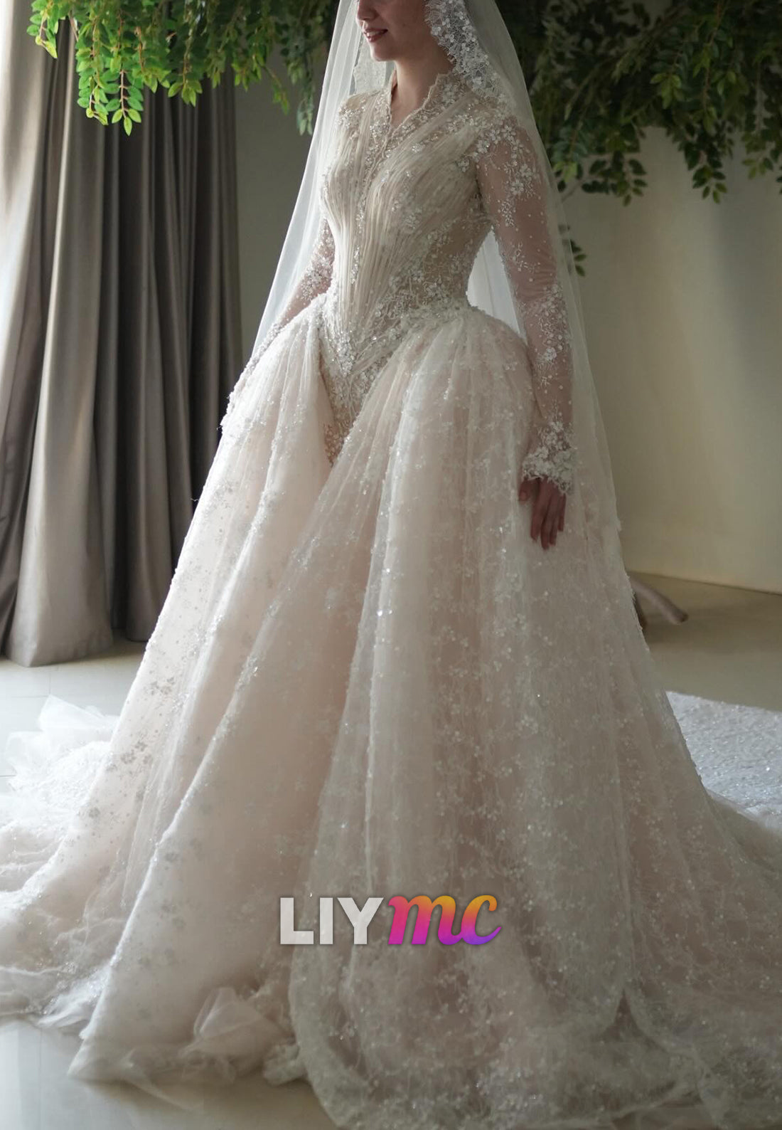 V-Neck Beaded Lace Appliques Tulle Wedding Dress