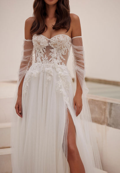 Sweetheart Strapless Appliques Tulle A-Line Beach Wedding Dress