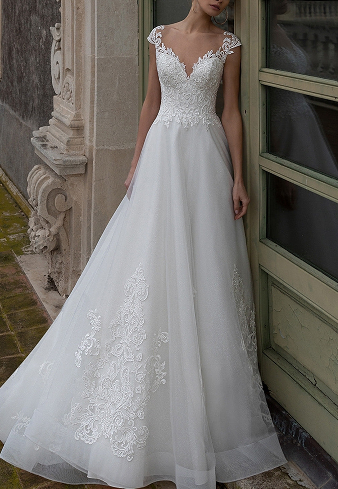 V-Neck Cap Sleeves All Lace Appliques Ball Gown Classic Wedding Dress