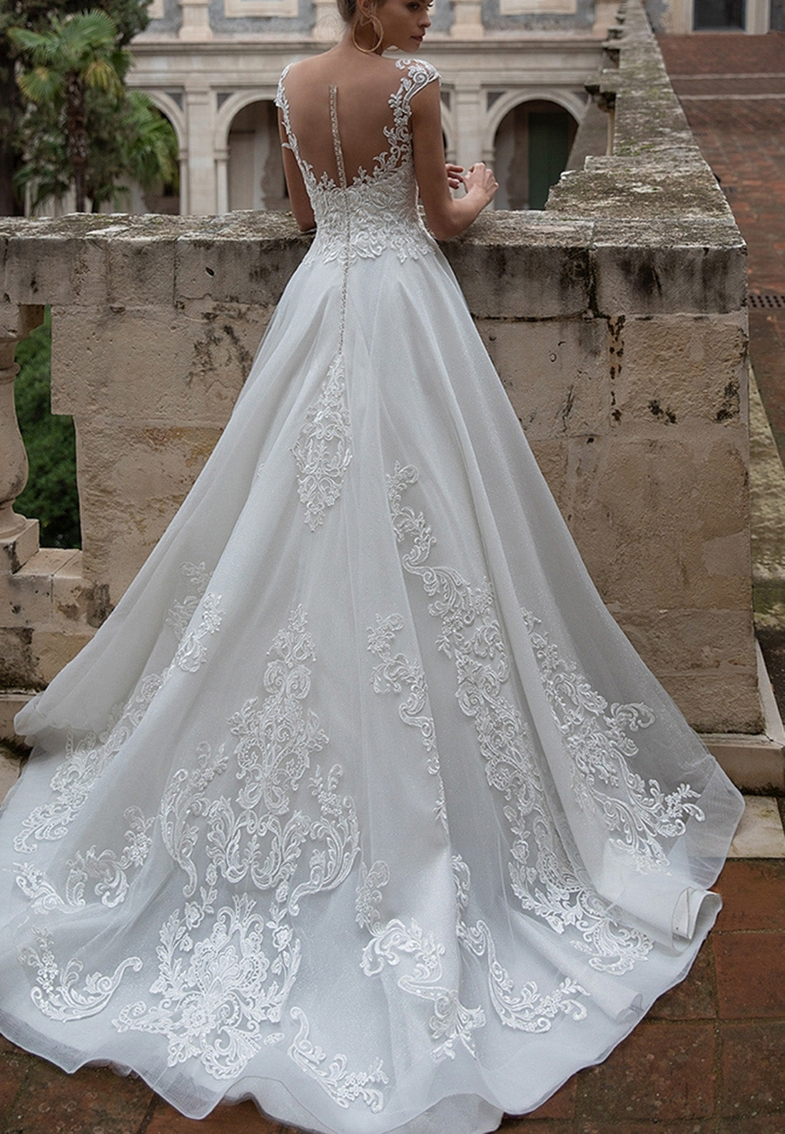 V-Neck Cap Sleeves All Lace Appliques Ball Gown Classic Wedding Dress