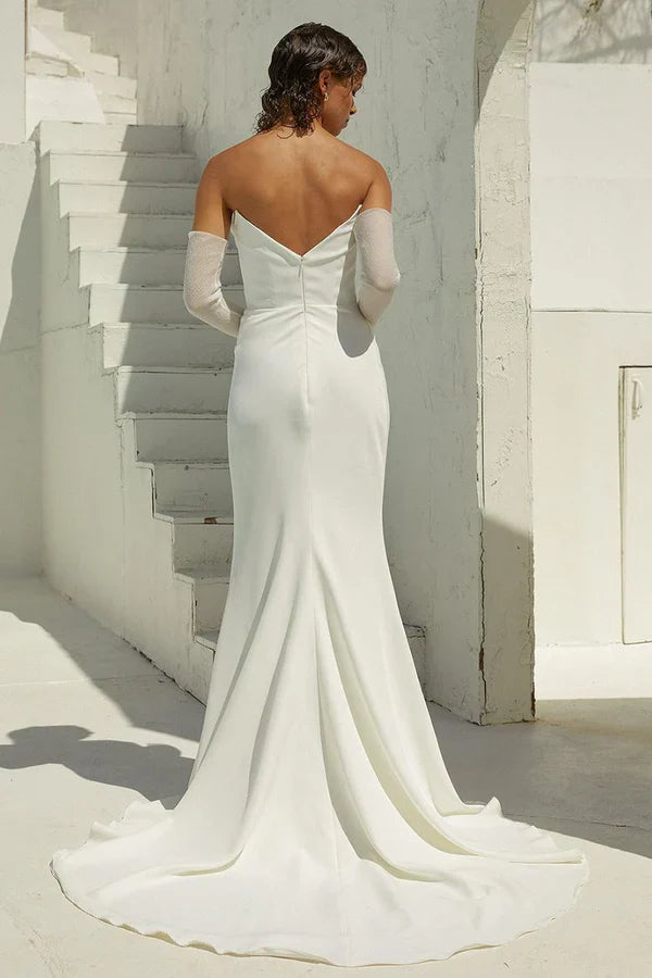 Sexy V-neck long sleeved elegant palace tail wedding dress