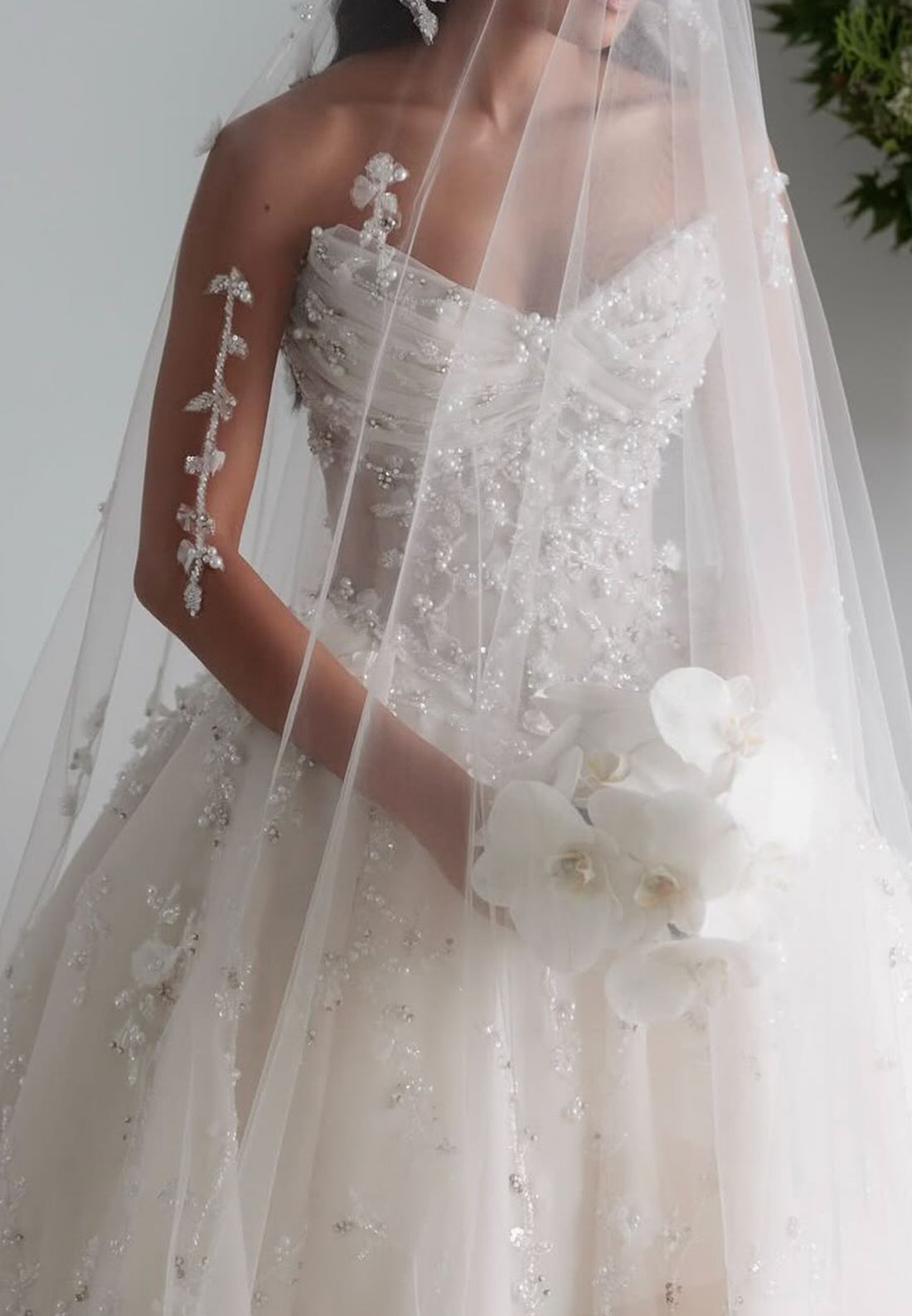 Sweetheart Sleeveless Beaded Embroidery Ball Gown Wedding Dress