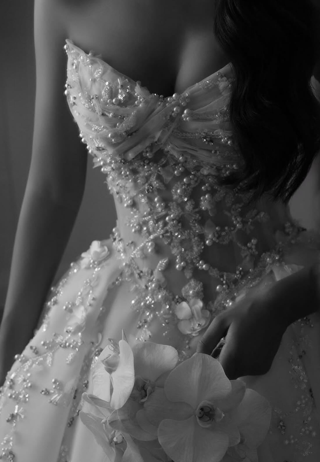 Sweetheart Sleeveless Beaded Embroidery Ball Gown Wedding Dress