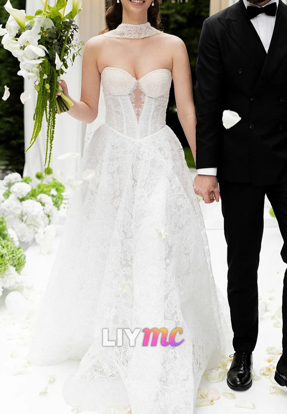 Sweetheart Sleeveless Lace Appliques A-Line Wedding Dress